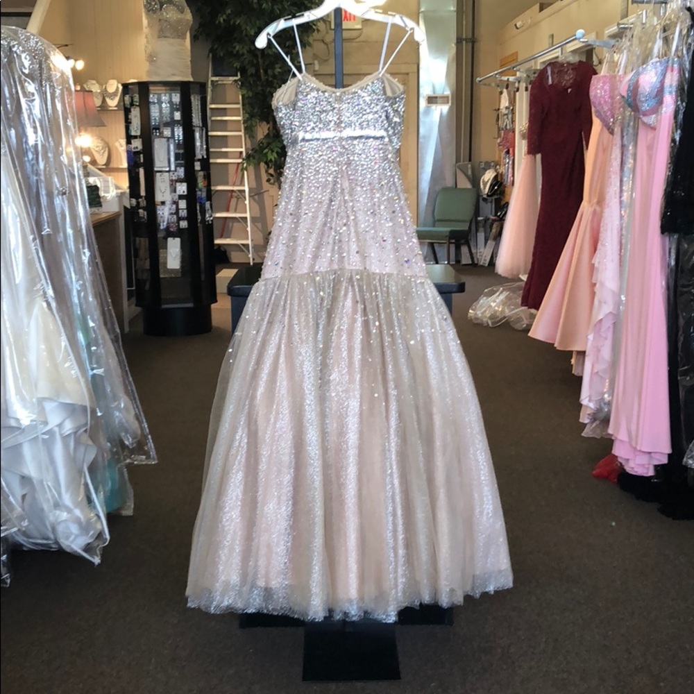 Mac Duggal Gown - Picture 4 of 8
